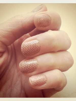 nude chevron fingernails . how to-sday thumbnail