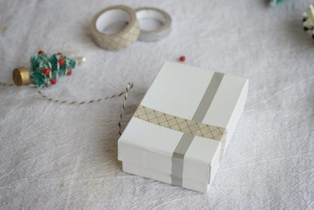 DIY Mini Christmas Tree Gift Wrap Embellishment