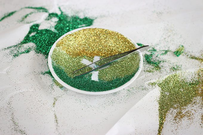 Glitter-Snowflake-Dish-Tutorial-Step5