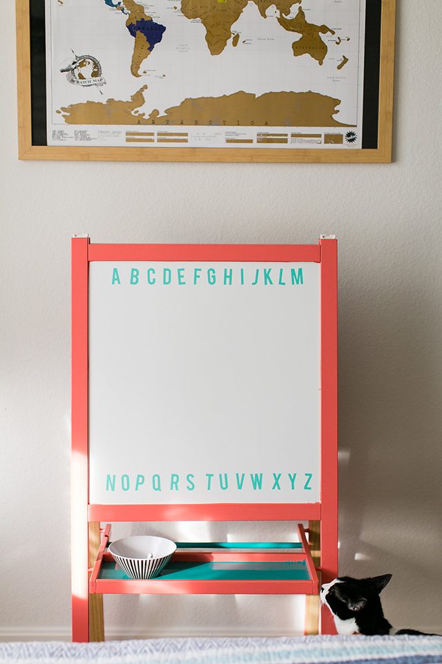 DIY Chalkboard Easel - Rosco Photo Bomb Feature