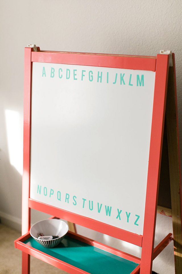 DIY Kids Room Chalkboard Easel