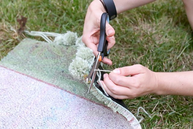 Pom Pom Rug Doormat - Step 9