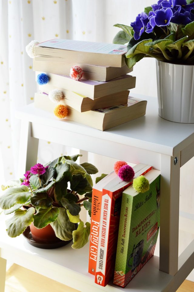 1 DIY Pom Pom Bookmarks