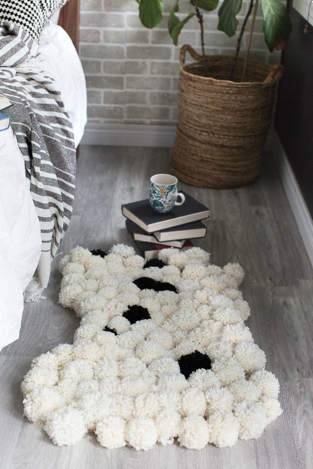 1 DIY Pom Pom Rug