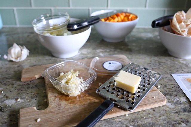 kitchen-hacks-and-cooking-tricks-grating-soft-cheese