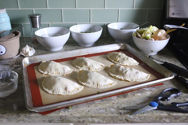 kitchen-hacks-and-cooking-tricks-silicone-baking-mat