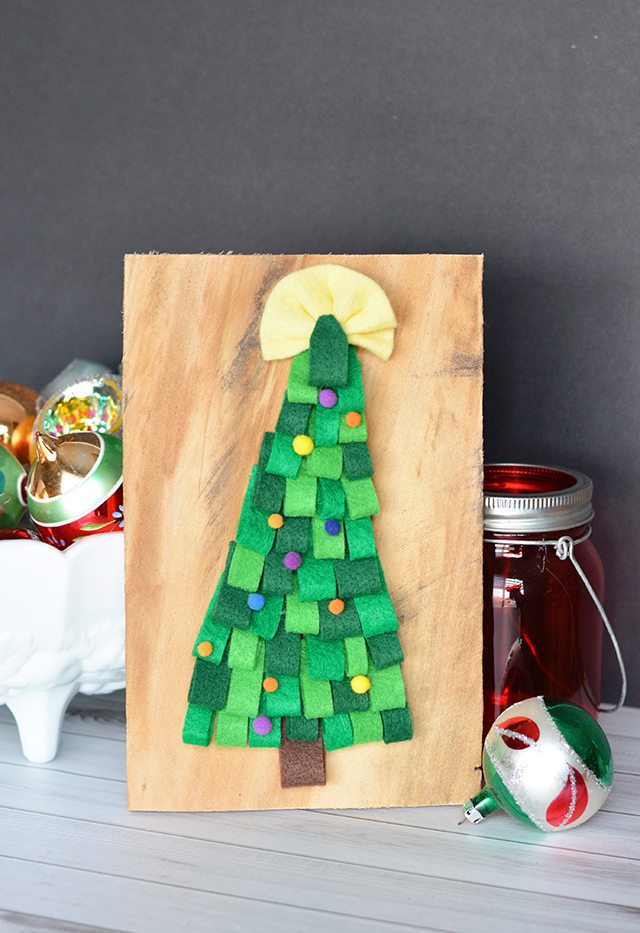 easy-diy-felt-christmas-tree-pallet-sign