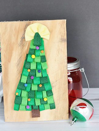 DIY Felt Christmas Tree Pallet Sign thumbnail