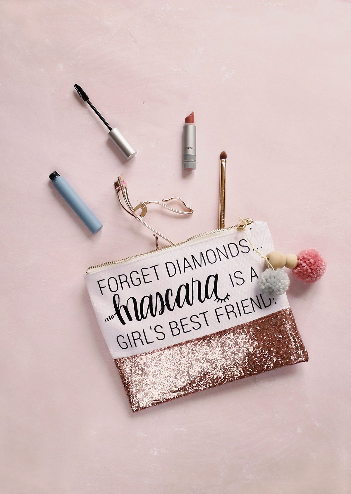 DIY Makeup Bag With Glitter