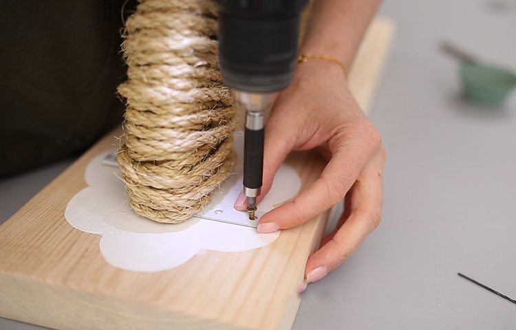 Rainbow DIY Cat Scratcher - Step 9