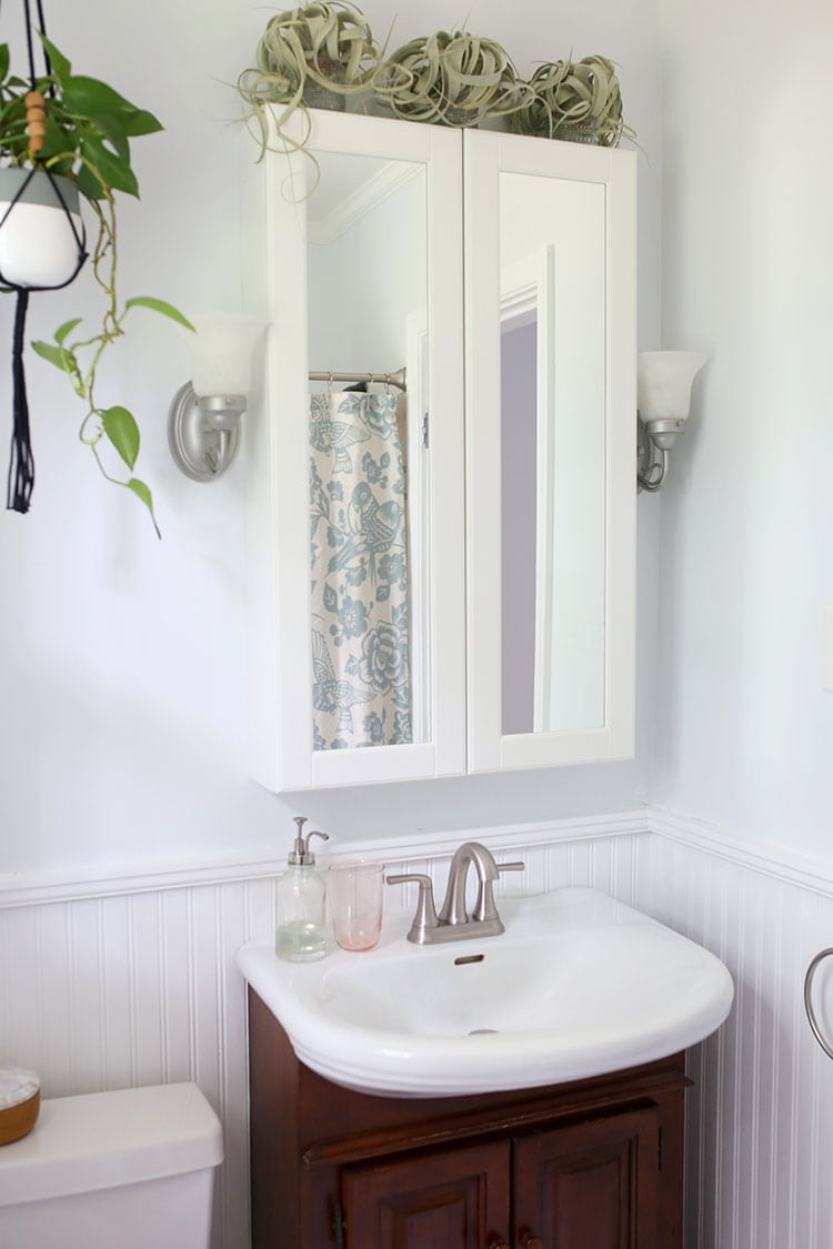 How to Make a Tiny Bathroom Look Bigger With Paint