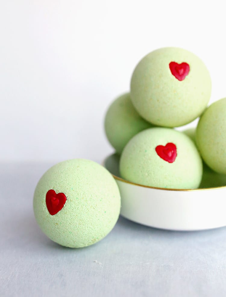 DIY Grinch Bath Bombs