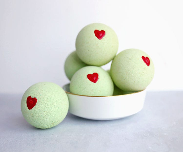 Recipe for DIY Grinch Bath Bombs