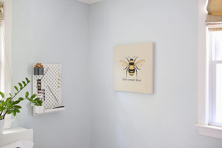 Easy Embroidered Wall Art - Bumble Bee