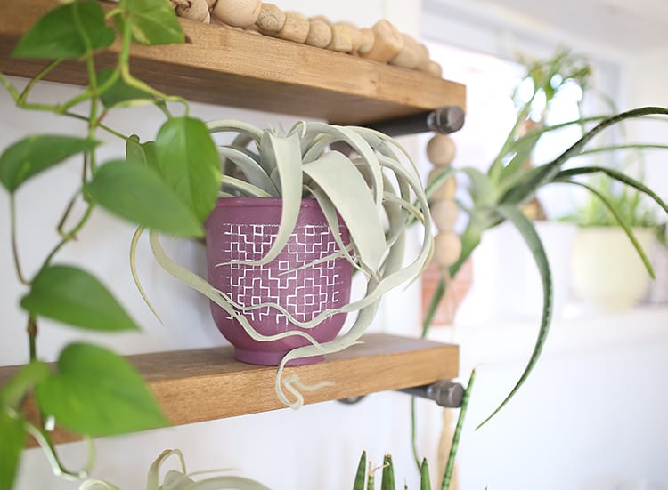 Looking for modern DIY painted terra cotta pots ideas? This boho painted pot idea with acrylic paint uses fun, simple geometric design inspired by sashiko embroidery patterns.