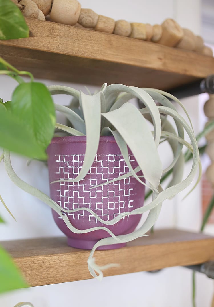 Looking for modern DIY painted terra cotta pots ideas? This boho painted pot idea with acrylic paint uses fun, simple geometric design inspired by sashiko embroidery patterns.