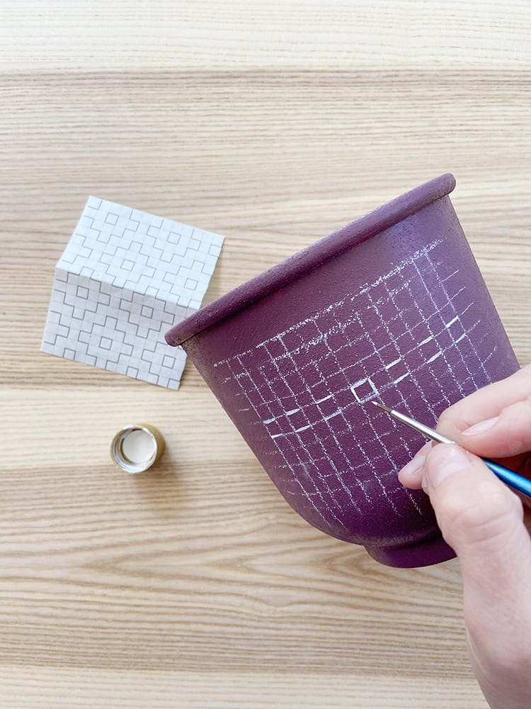 Looking for modern DIY painted terra cotta pots ideas? This boho painted pot idea with acrylic paint uses fun, simple geometric design inspired by sashiko embroidery patterns.