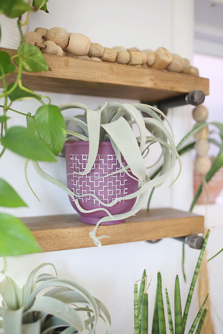 Looking for modern DIY painted terra cotta pots ideas? This boho painted pot idea with acrylic paint uses fun, simple geometric design inspired by sashiko embroidery patterns.