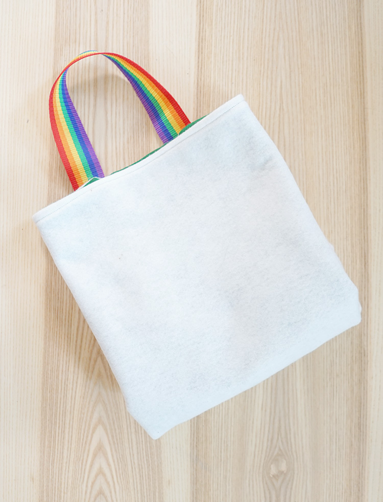 Folding felt play mat tote bag