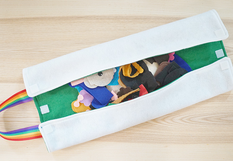 Folding felt play mat